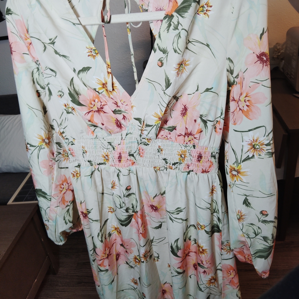 Chic Floral Long Sleeve Dress in Cream and Pink